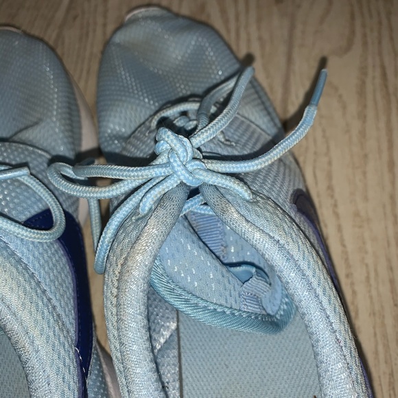 Nike Roche One Shoes - Picture 10 of 13